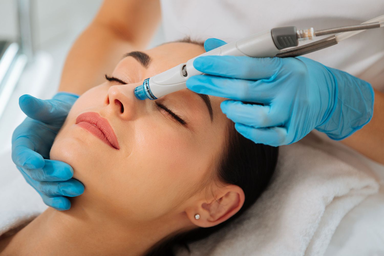 022019-hydrafacial-lead-fa1b5d3d9c16431a8ce6e4d2d81cb95d